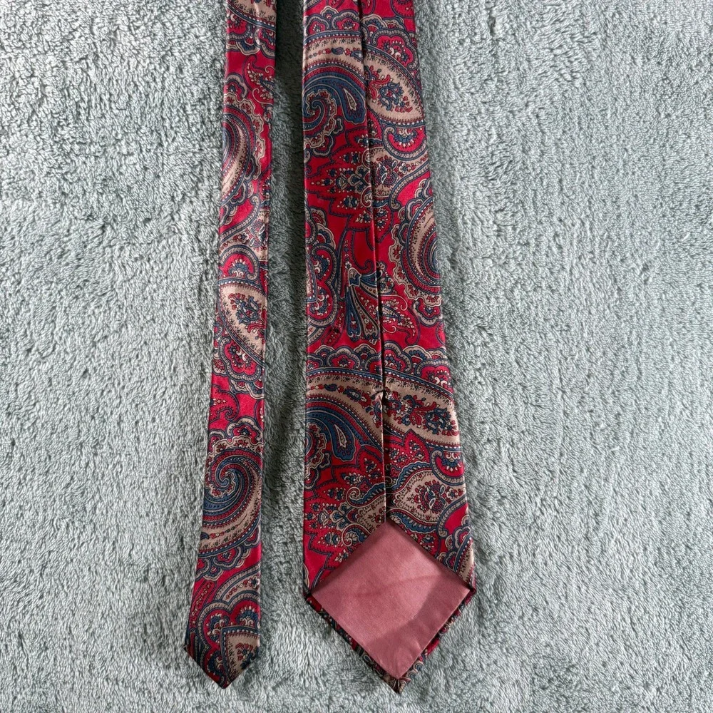 Vintage Red Paisley Silk Necktie Made in USA RN22356 Classic‎ Mens Tie